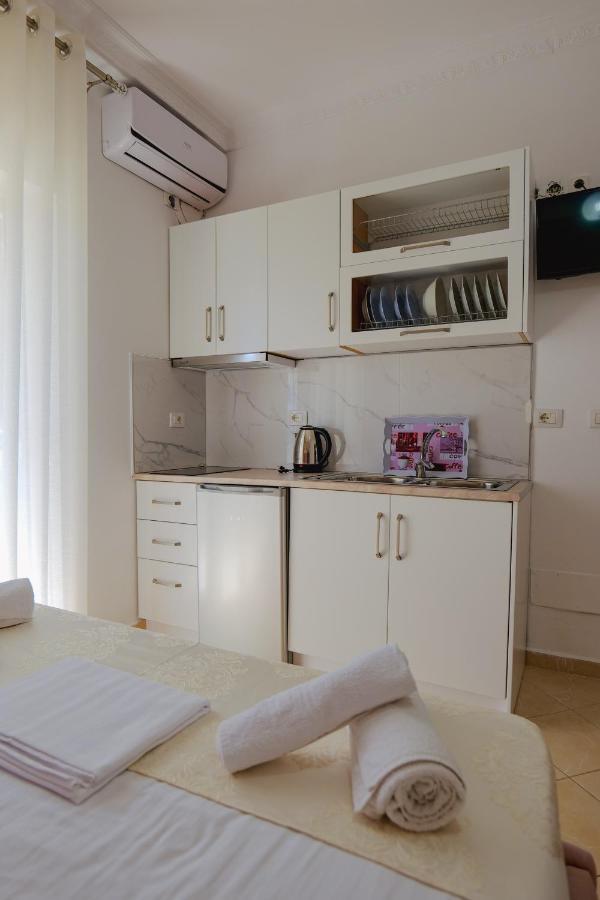 Eleni Guest House Sarandë Eksteriør bilde