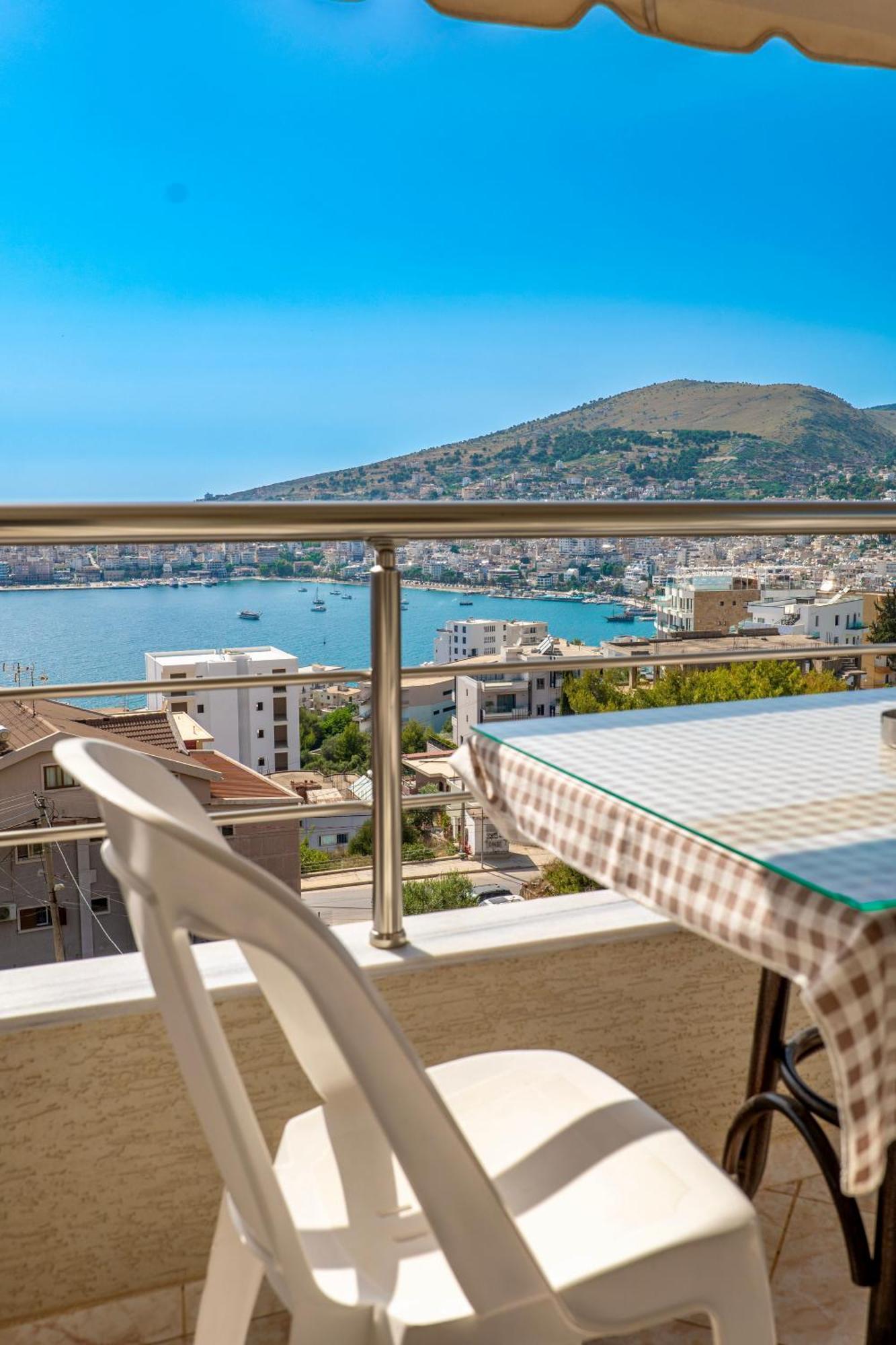 Eleni Guest House Sarandë Eksteriør bilde